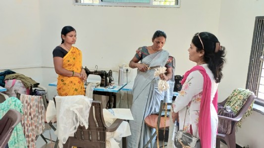 पेंच व्याघ्र प्रकल्प (महाराष्ट्र) अंतर्गत सिल्लारी येथील वनविभागाच्या अमलतासला भेट