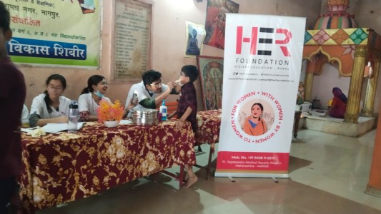 समुदायातील मुलांसाठी व पालकांसाठी दंत तपासणी शिबिराचे आयोजन