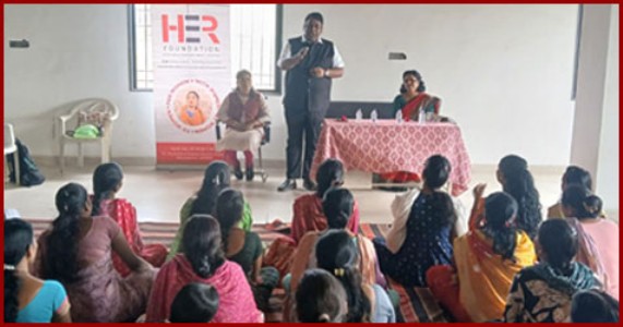 महिला स्वयं-सहाय्यता गट व सक्षमीकरण